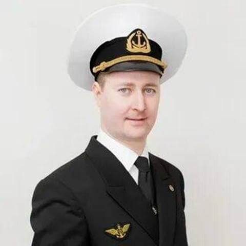 Капитан теплохода «Санкт-Петербург» Акишев Максим Евгеньевич